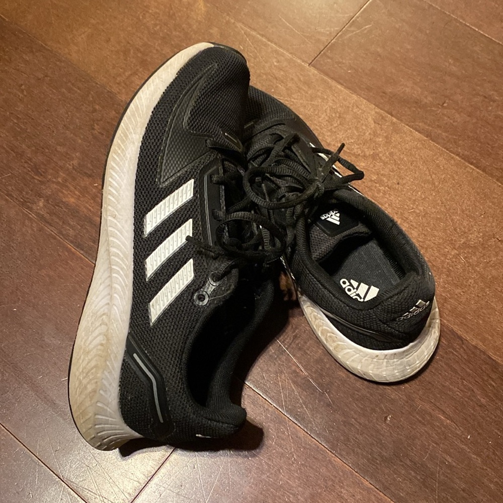 Adidas black and white women’s tennis shoes size 7 - Picture 3 of 4